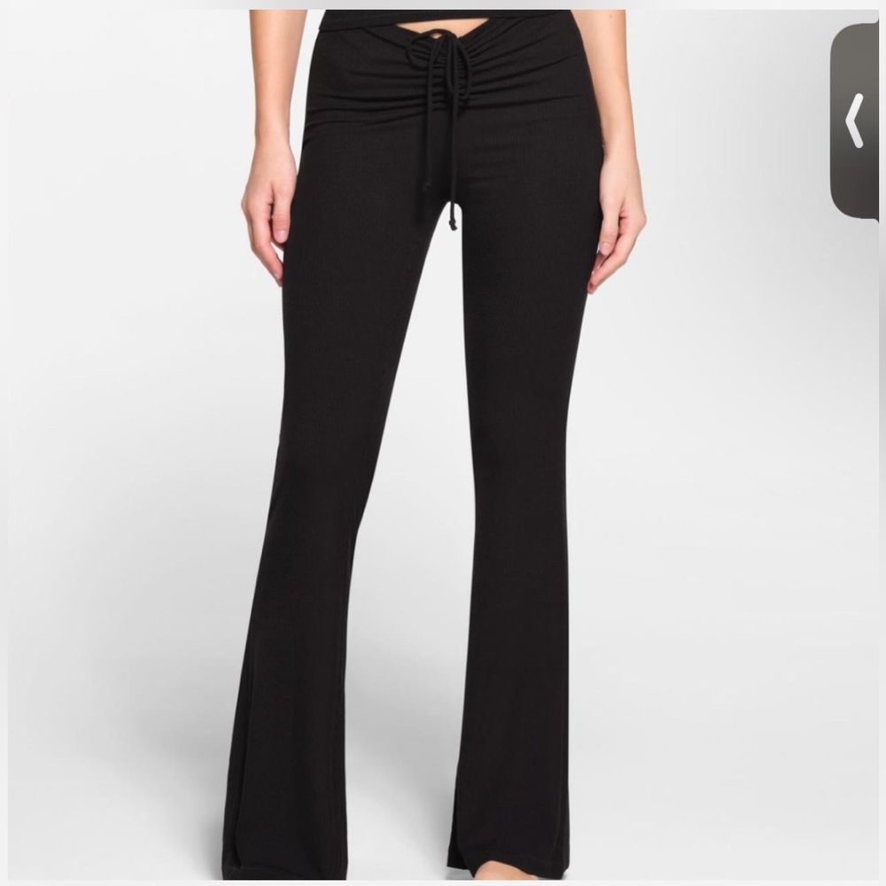 skims cinch front black flare pants